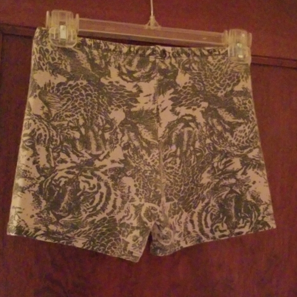Shorts - Picture 2 of 3